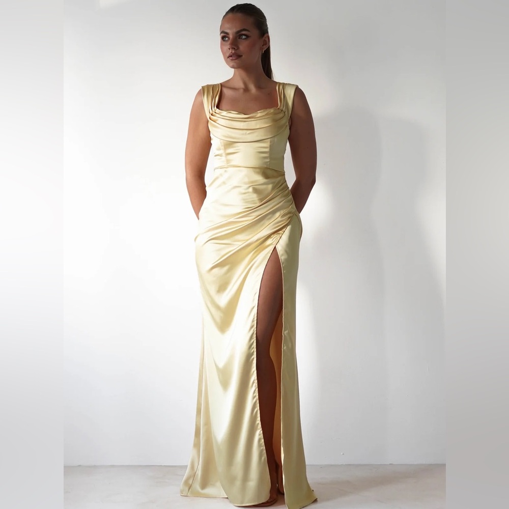 ⭐️Oh Hello Clothing ⭐️ BRAND NEW NWT ⭐️ MONICA OFF THE SHOULDER GOWN I
YELLOW